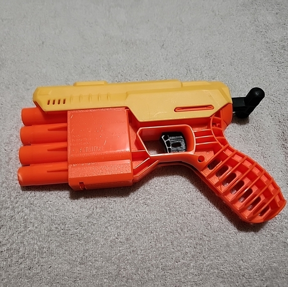 Nerf Alpha Strike Elite Fang QS-4 Dart Gun - Picture 2 of 2